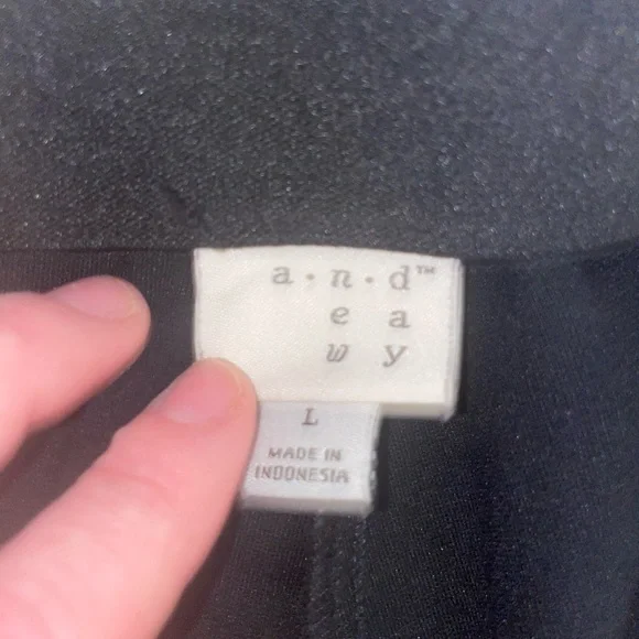 Women’s Large Black Skinny Pants with Zipper Pockets - Picture 2 of 3